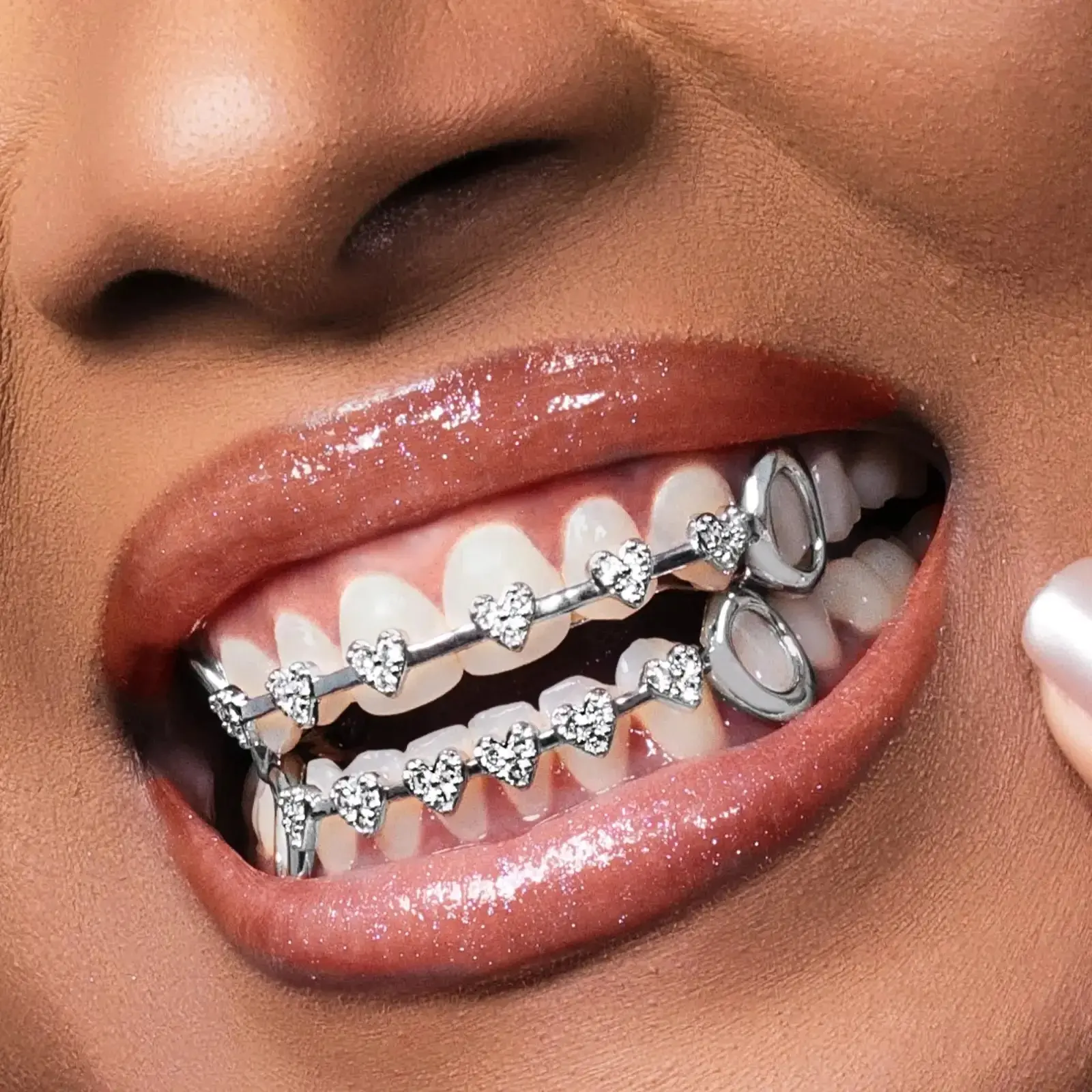 Hip Hop Full CZ Stone Hollow Teeth Caps For Women Men Jewelry Top Bottom Heart Zircon Tooth Grills Braces Cosplay