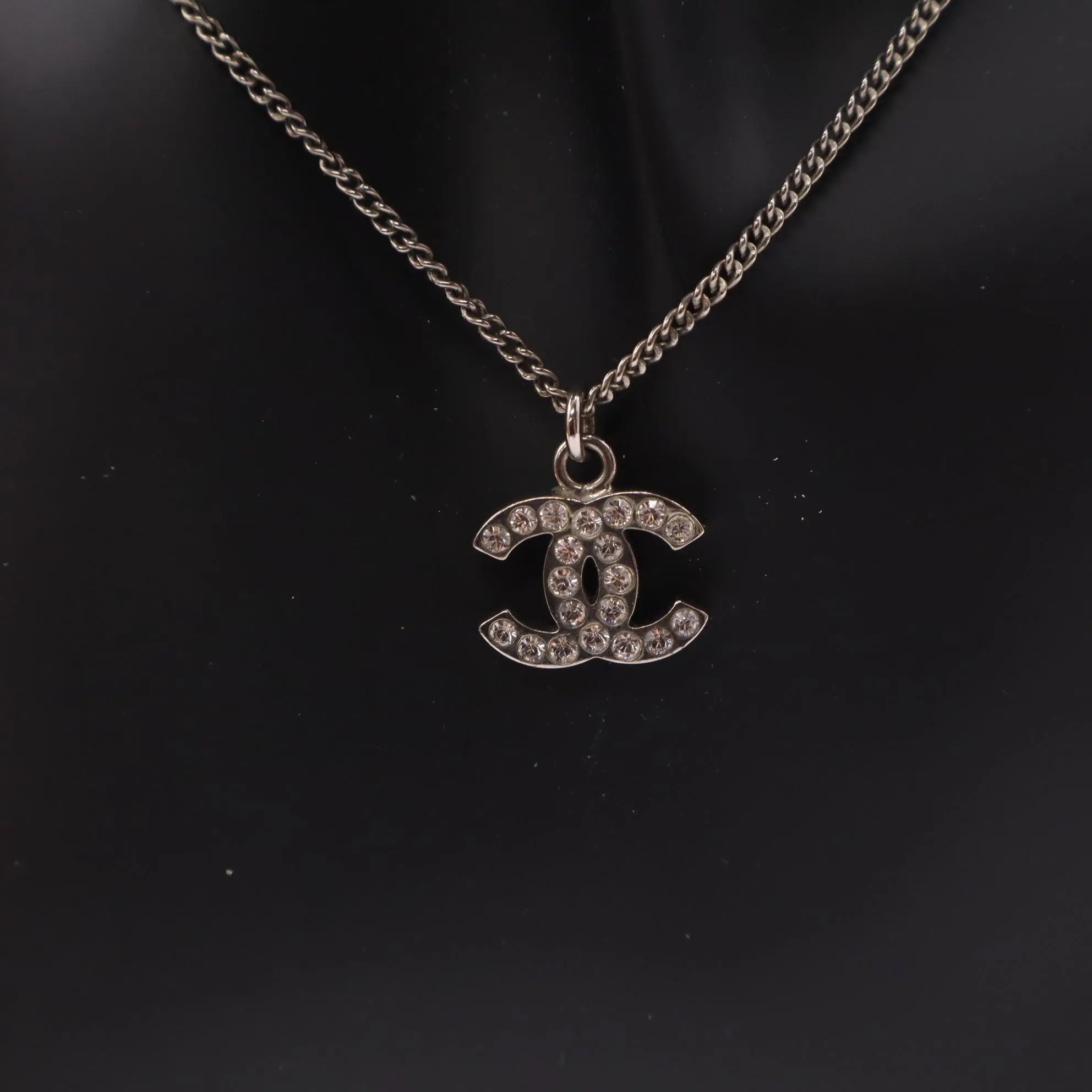 Pre-owned Chanel Timeless Crystal CC Pendant Necklace W22672