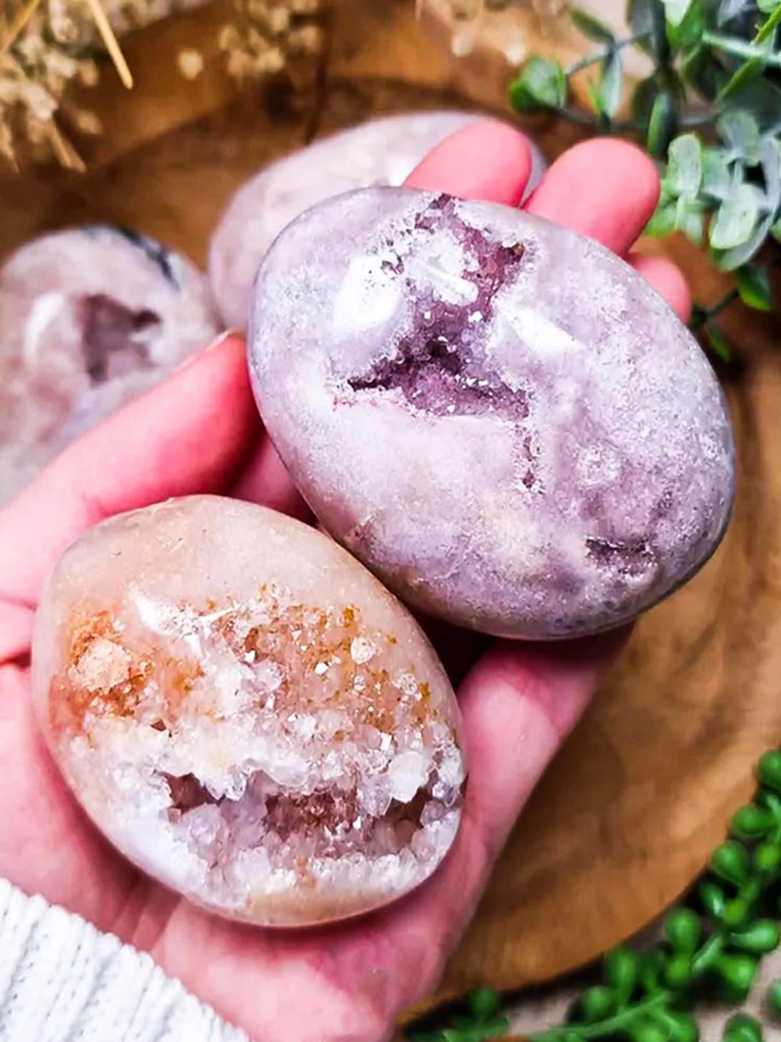 1PC Rare Pink Amethyst Flower Agate Palm Stone,Thumb Shaped Polished Stone,Combination of Pink Cherry Blossoms and Amethyst,Loose Gemstones,Jewelry,Home Decorative,Ornament,Easter Valentine's Day Gift,Ideal Choice for Crystal Enthusiasts.