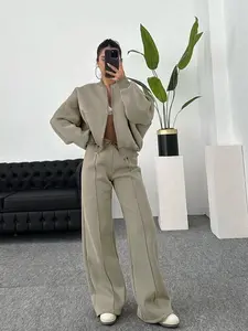 Women's Casual Basic Long Sleeve Zipper Short Jacket and Pants Casual Matching Set, Sporty for All Seasons, Fitted Natural Waist Design, Outfit
