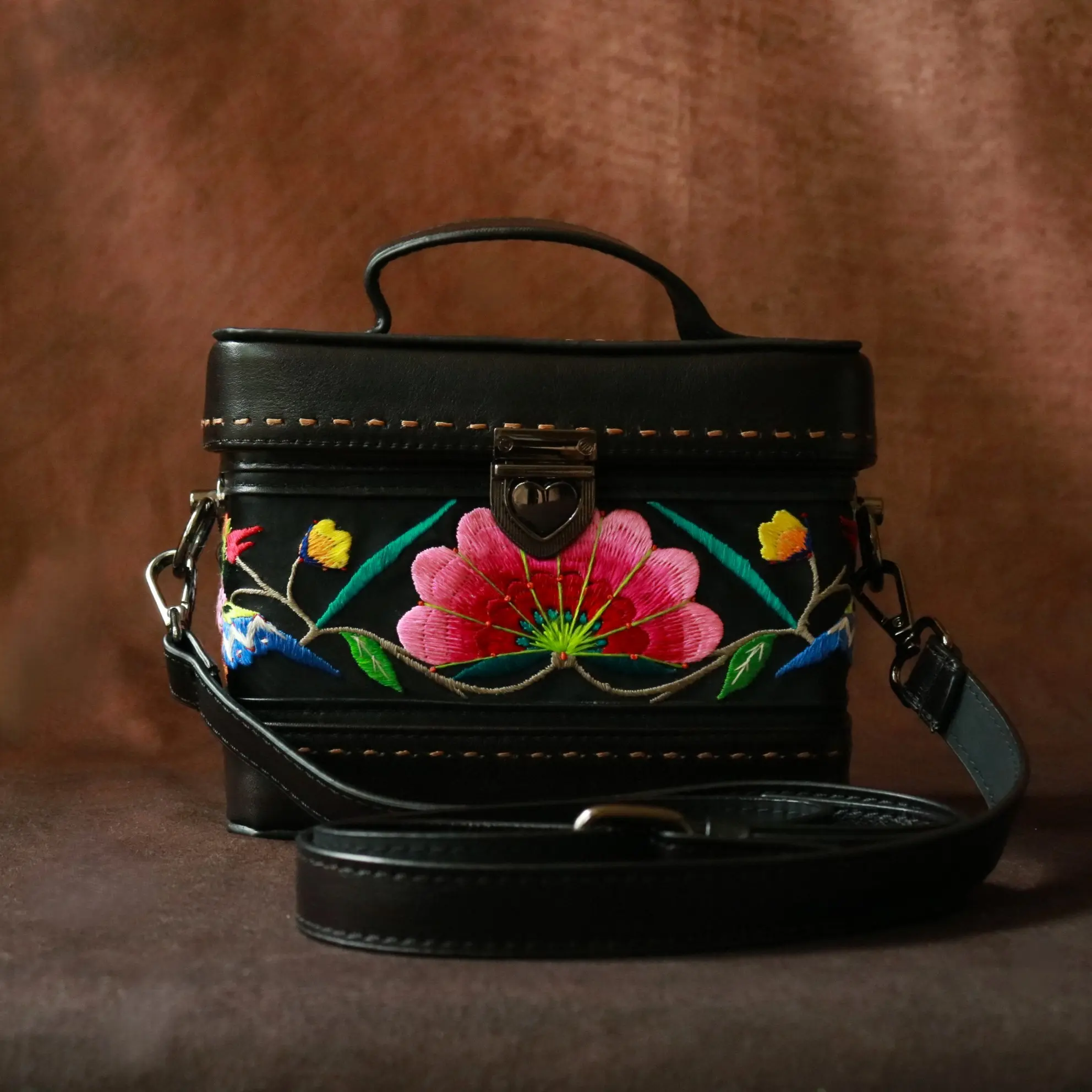 Embroidtale Women's Hand-embroidered Floral Crossbody Leather Purse