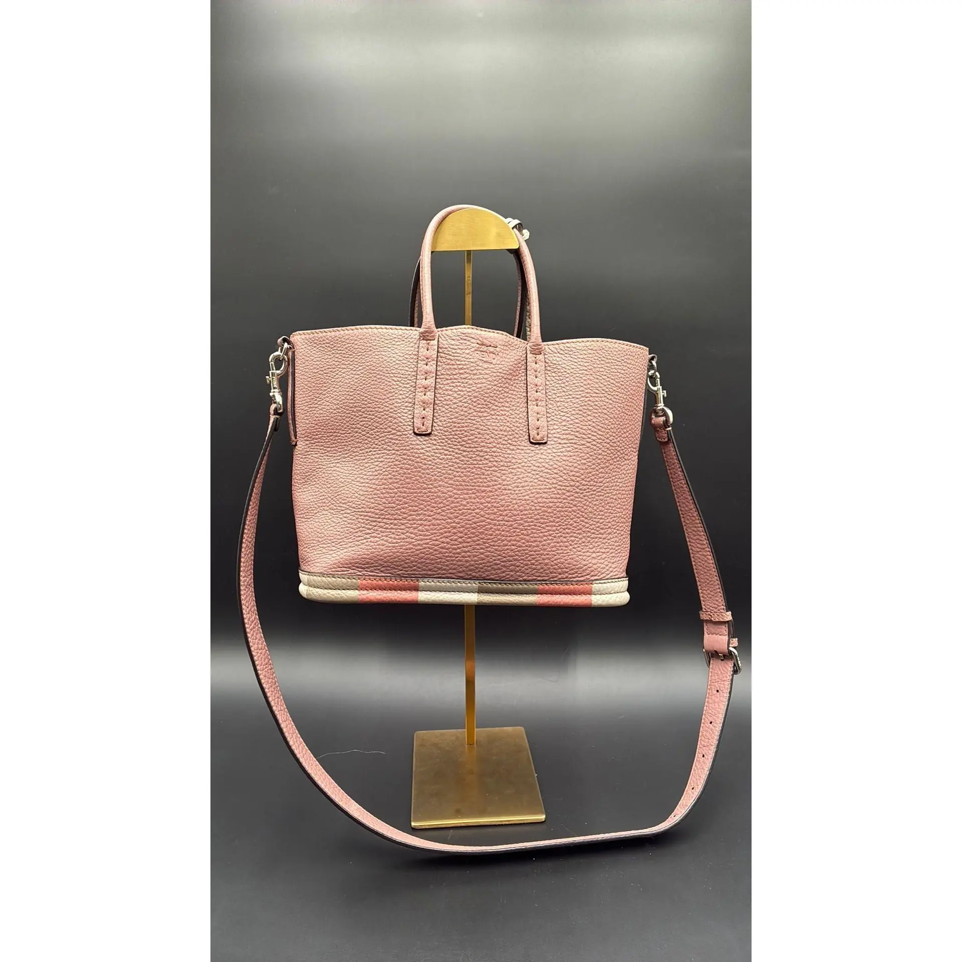 Pre-owned Leather Luxury Bags & Accessories Fendi Selleria Convertible Tote Bag, Dusty Rose Pink Date Code: 8BH349A2WJ1893262T. Entrupy ID: G9VY6X4.