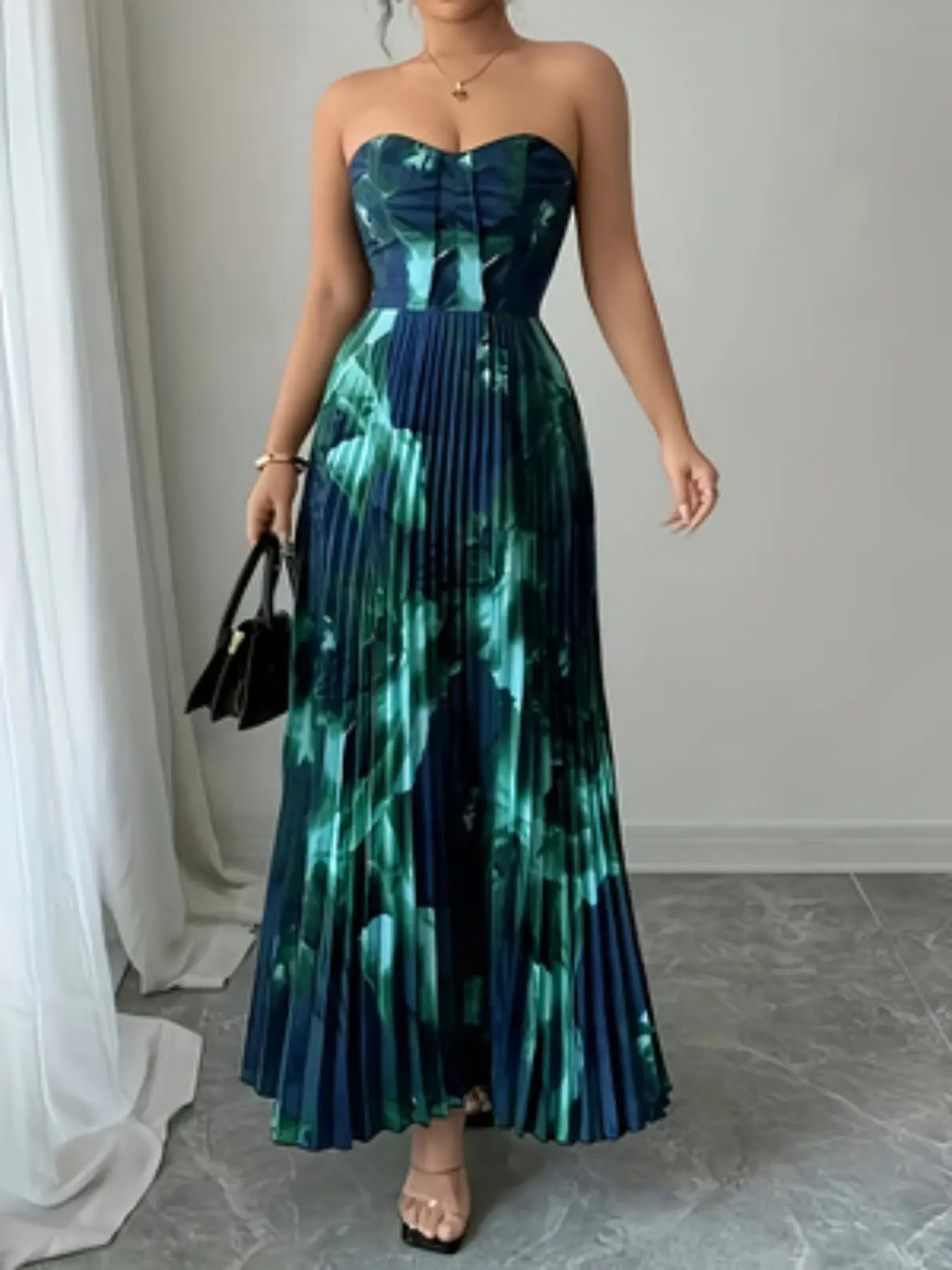 Blue Gradient Strapless Pleated Dress, Cinched Waist Design, Fitted, Abstract Gradient Print, Formal Occasions, High-End Look, Perfect for Events