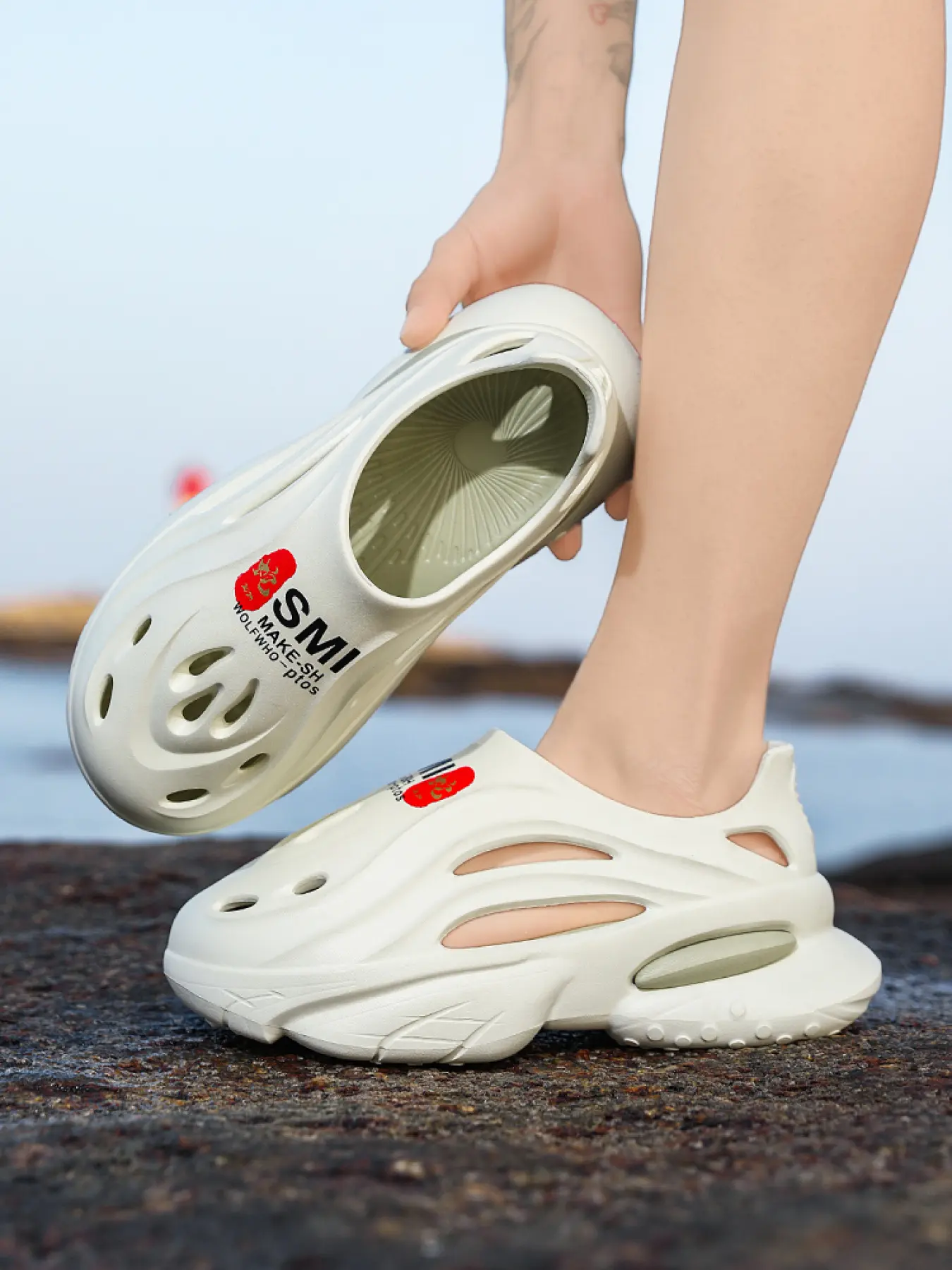 Men's Green EVA Mecha-Style Clogs: Anti-Slip Thick Sole, Summer Outdoor Beach Slides, Outdoor Summer Slippers, Men Sport Clogs