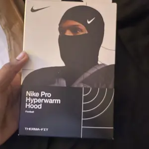 Product Review of Nike Pro Hyperwarm Hood Mask - Warm Convertible Face & Neck Hood with Dri-FIT Tech & Machine Washable Design for Running from 5**n **