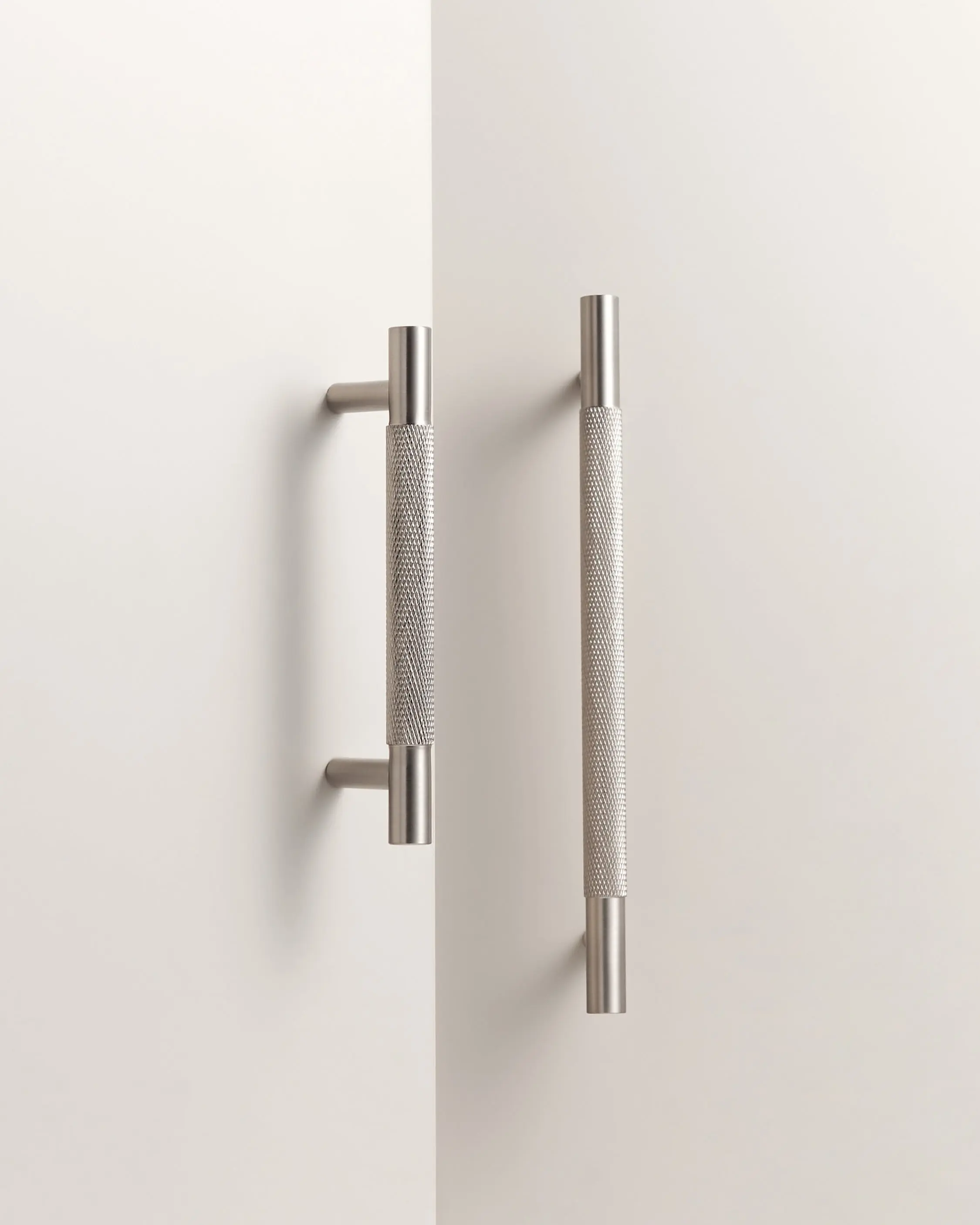 MERCER KNURLED  BRUSHED NICKEL CABINET PULL