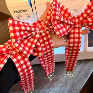 Red Gingham Bow Wristlets with Adjustable Clips for Stylish Accessory