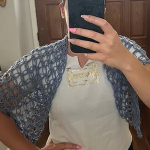 Elegant Scarf Shawl Crocheted - Blue Knitted Accessory for Stylish Looks