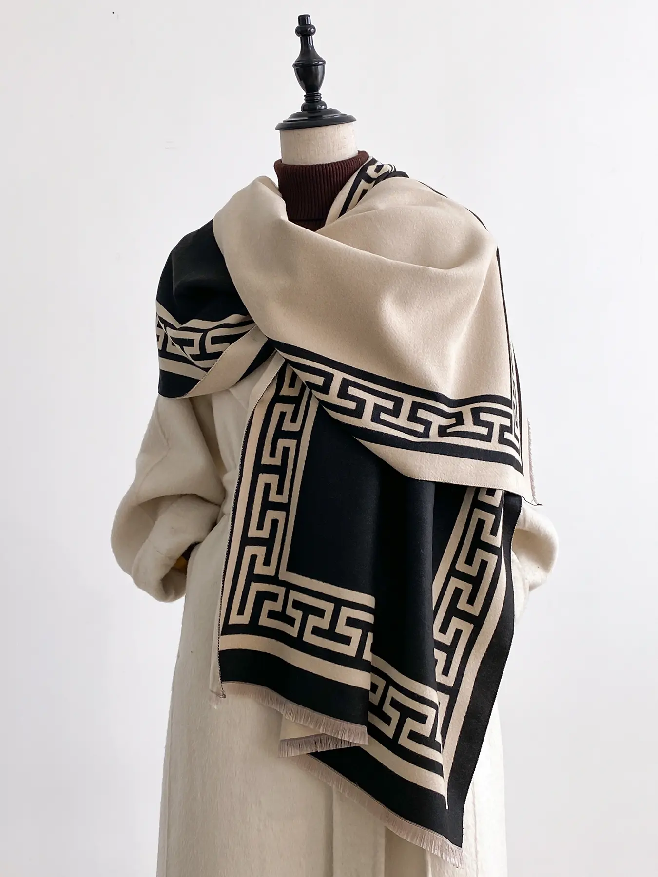 Geometric Print Textured Blanket Scarf with Fringe Trim, Printed Polyester Scarf, Soft Warm Shawl for Fall & Winter, Fashion Accessory for Women & Girls, Casual Soft Scarf