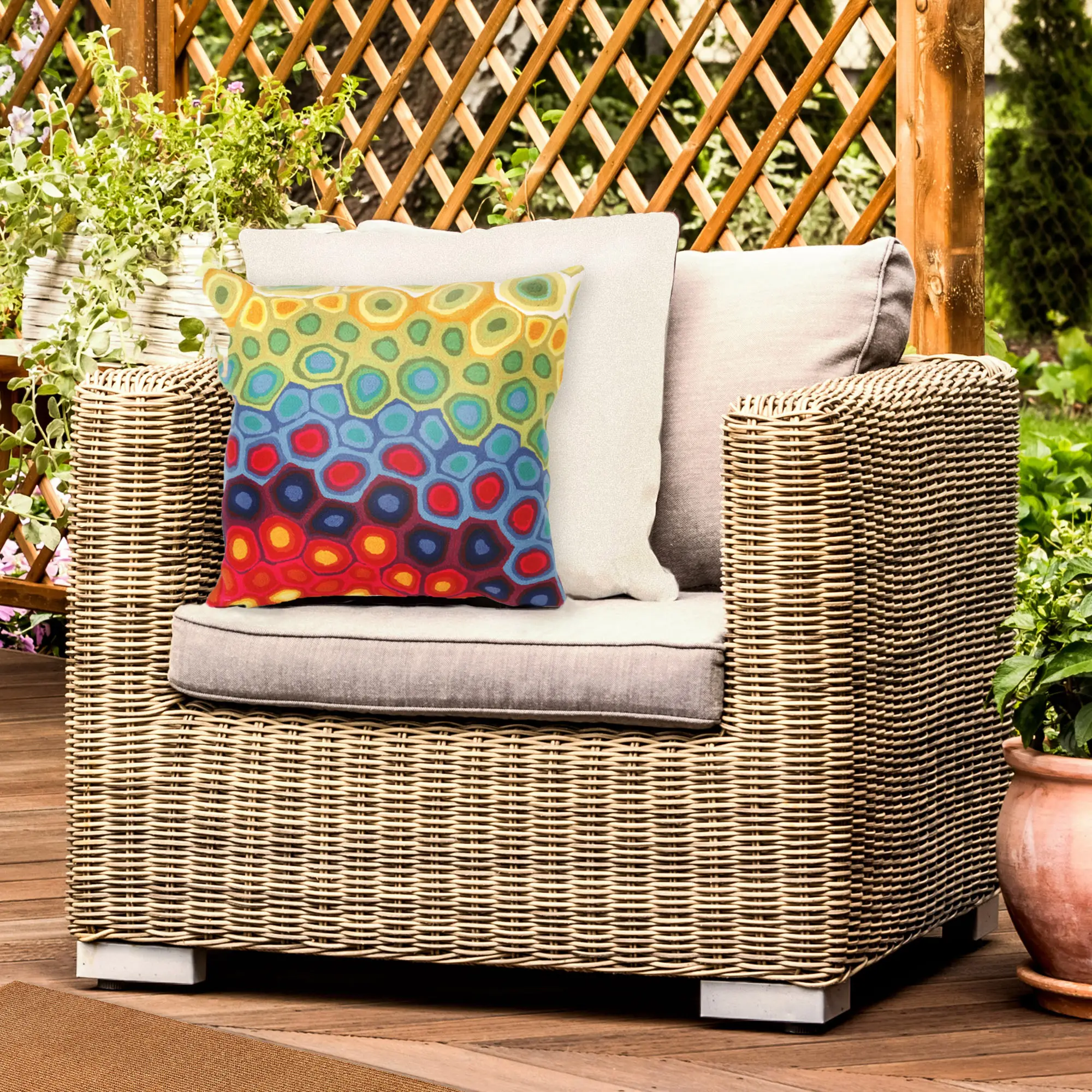 Lush Decor VISIONS III Handmade Indoor/Outdoor Pillow - Contemporary Graphic Multicolor (Pop Swirl), Room Accessories, Polyester Fits Fabric Cushions with Cloth Decorative Cover, Cloth Cover Cushions