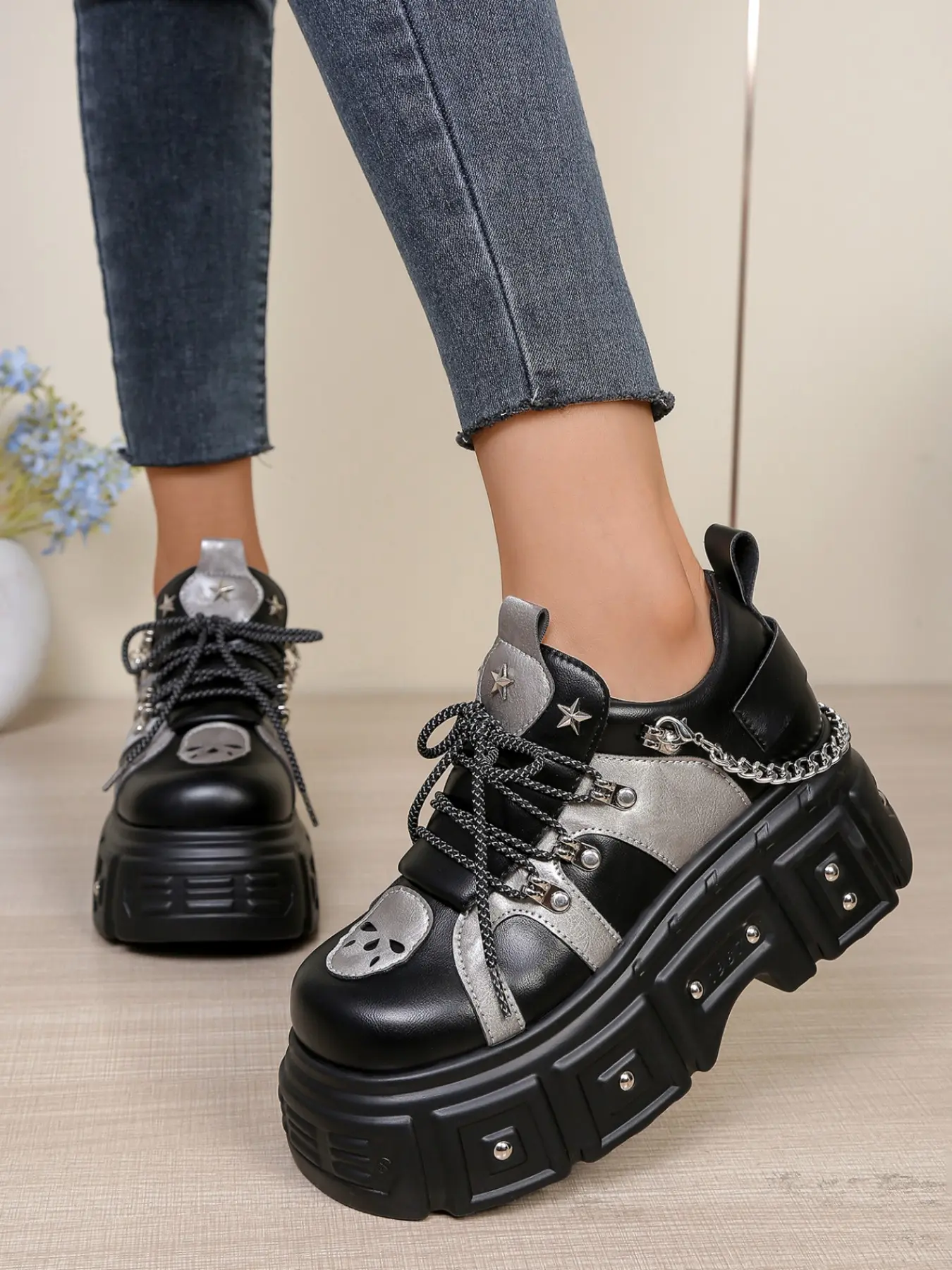 Cool Dark Skull Metal Decor Thick Sole Platform Shoes, Punk Style High Heel Lace-Up Closed Wide Round Toe, Streetwear Footwear Unisex Casual Sneakers, Chunky Sole, Thick Soled Shoes, Trendy Shoes