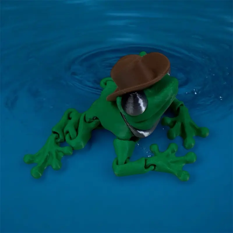 3D Printed Articulated Cowboy Frog | Flexible Green Frog Fidget Toy | Western Desk Buddy Collectible