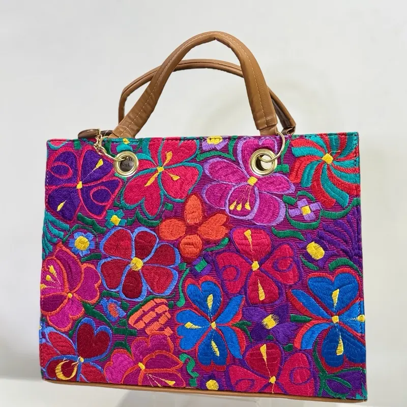 Bolsa grande de piel $99 con bordado mexicano, con cosmetiquera - Mexican Leather bag with cosmetic bag