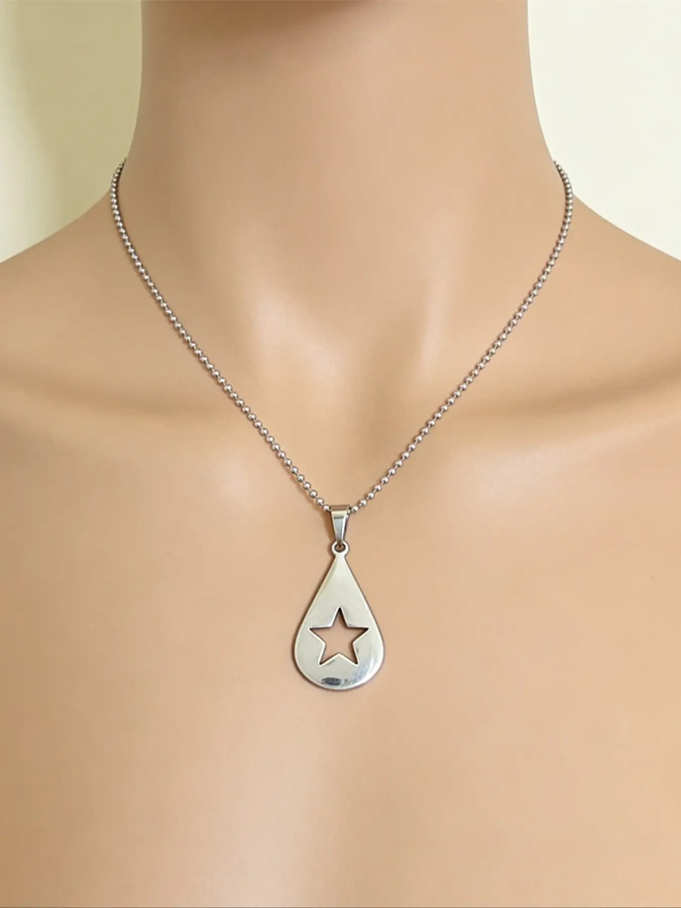 Men's Fashion Punk Hip Hop Hollow Out Star Guitar Pick Pendant Necklace, Unique Design, Perfect for Casual Wear, Trendy Accessory