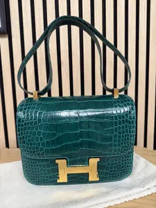 Pre-owned HERMÈS Leather Shoulder Bags Hermes Constance 24 Shiny Alligator 6Q Vert Emeraude (0415a5)