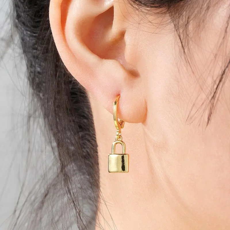Cross-shaped clasp earrings, fashionable, exquisite, unique, trendy design, geometric pattern earrings