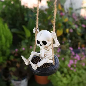 Resin Mini Creepy Skull Swing, Tire Skull Decor, Home Decoration Hanging Ornament, Garden Scene Setter, Halloween Party Prop, Festival Gift