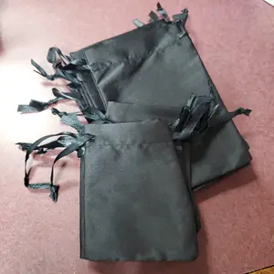 Various Satin Bags (Sacs en Satin)