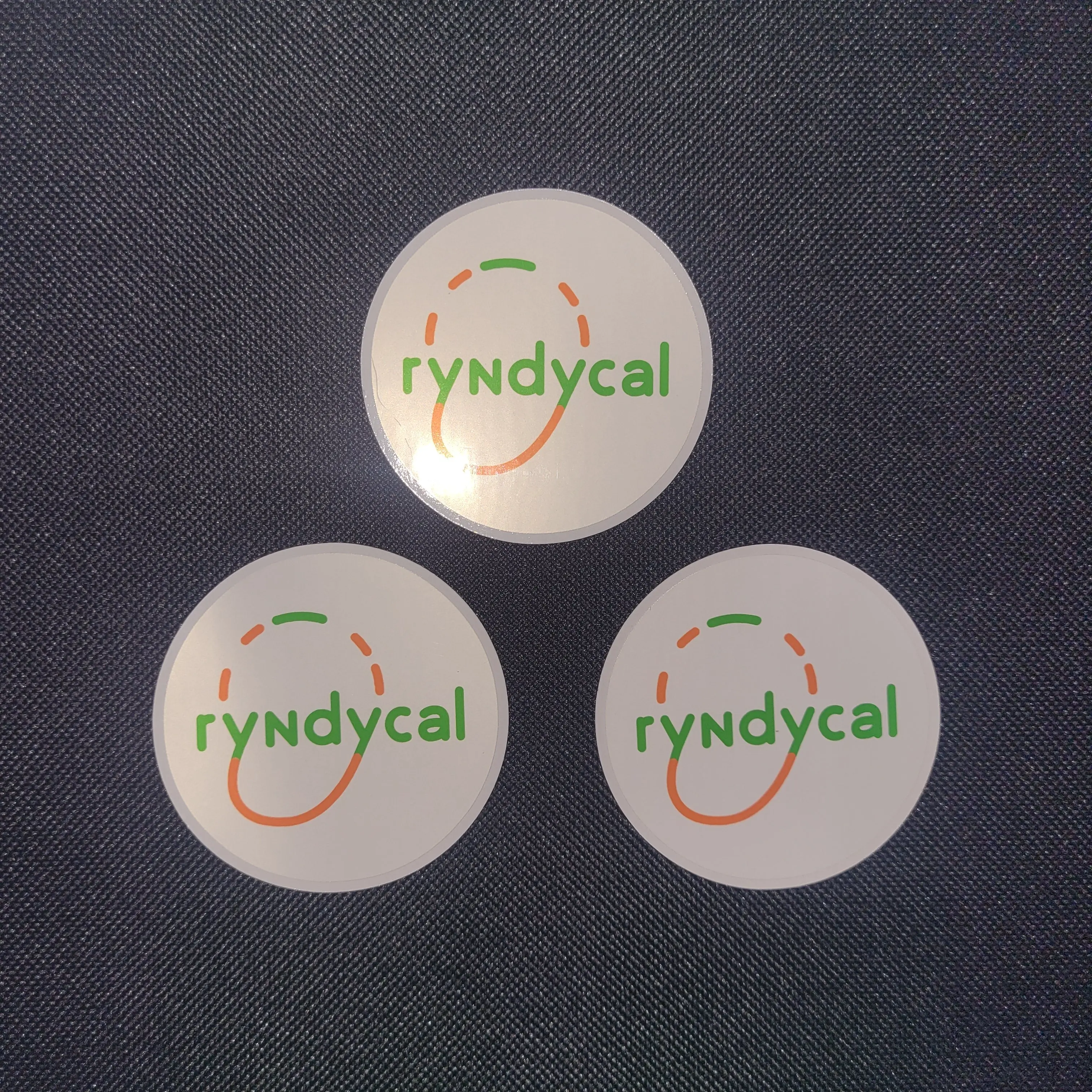 Die Cut of Custom Vinyl Gloss Stickers