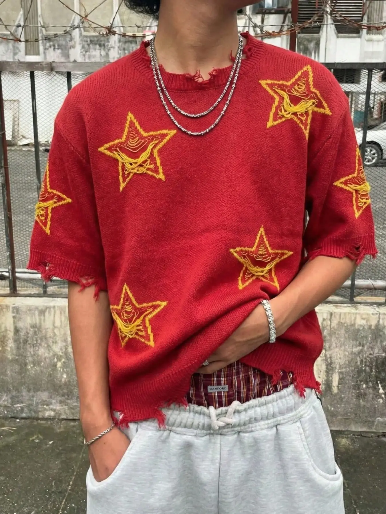 Men's Vintage Colorblock Star Print Ripped Hem Short Sleeve Knit Sweater, Baggy Casual Streetwear Loose Fit Crewneck Top Knitwear