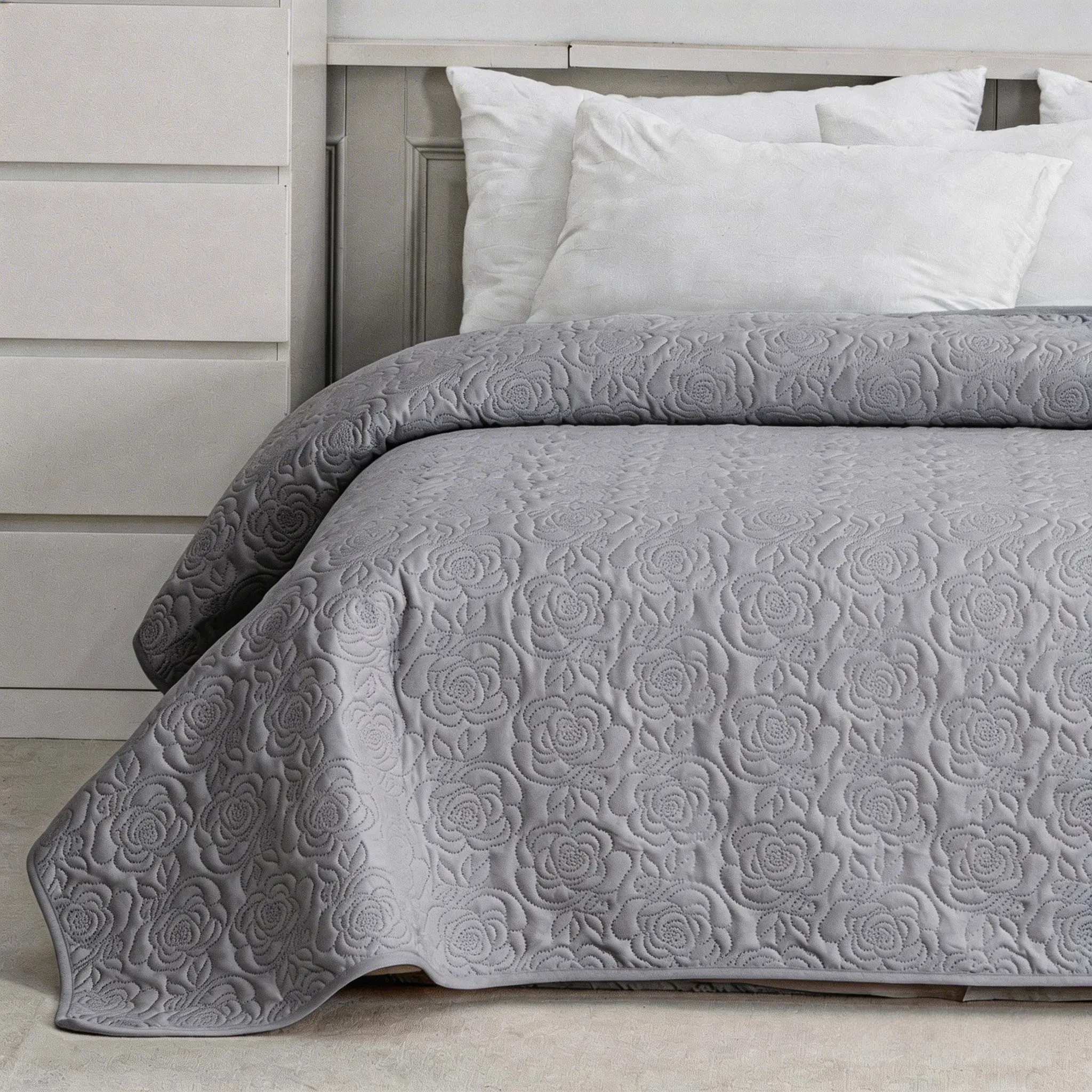 1pcs Gray, white, and pink rose-patterned quilt; lightweight summer quilt; soft and breathable air-conditioning quilt; summer cooling quilt; bedding suitable for home or office use; Soft Lightweight Quilts; Air Conditioned Quilt