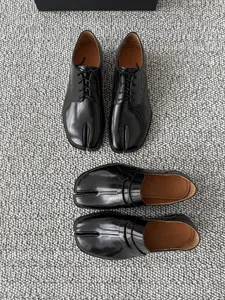 Fashion split-toe loafers, glossy leather thick-soled loafers, unisex black/green chunky heel split-toe shoes, comfortable slip-on shoes, couple's shoes, suitable for office, school, daily wear and all-season wearing