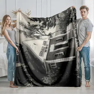 1 piece Old Photos of North Conway Community Center themed flannel blanket - Oversized fluffy flannel sofa blanket, suitable for beds and sofas, modern design, all-season use, digitally printed pattern, 100% polyester material, machine washable