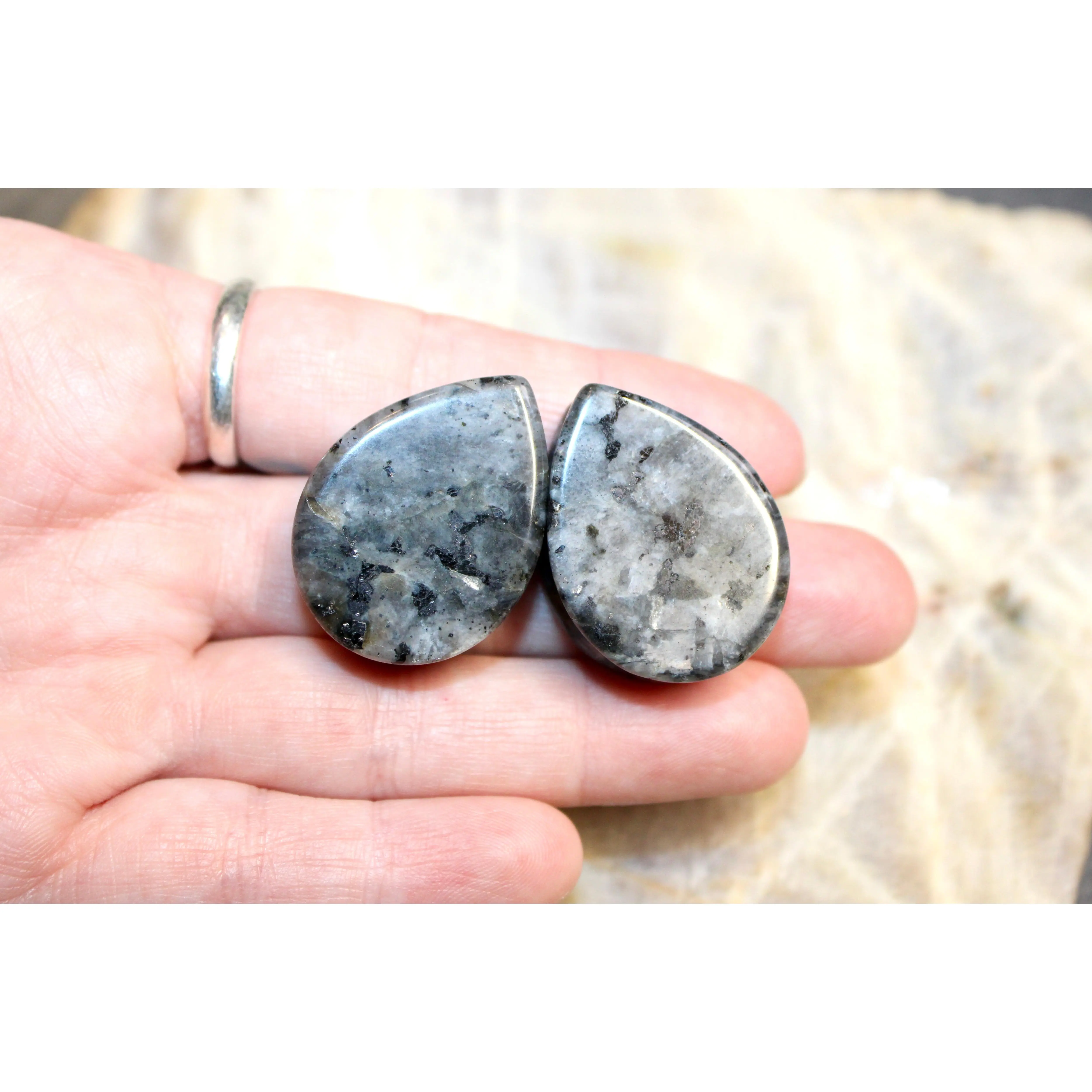 Women's Natural Flash Black Labradorite Tear Drop Double Flare Plug-Gauges, Multi-Size Stretched Ear Natural Stone Ear Studs, Fashion Costume Jewelry Accessories