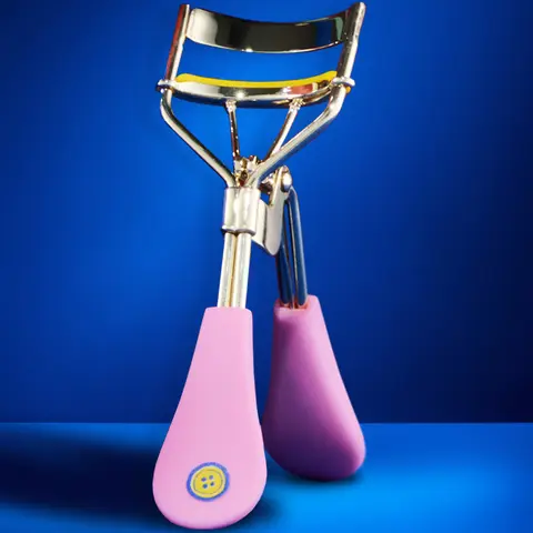 Beauty Creations x Coraline "1 Eye Open" Eyelash Curler, Ideal for Eye Makeup, Effortlessly Curls Lashes