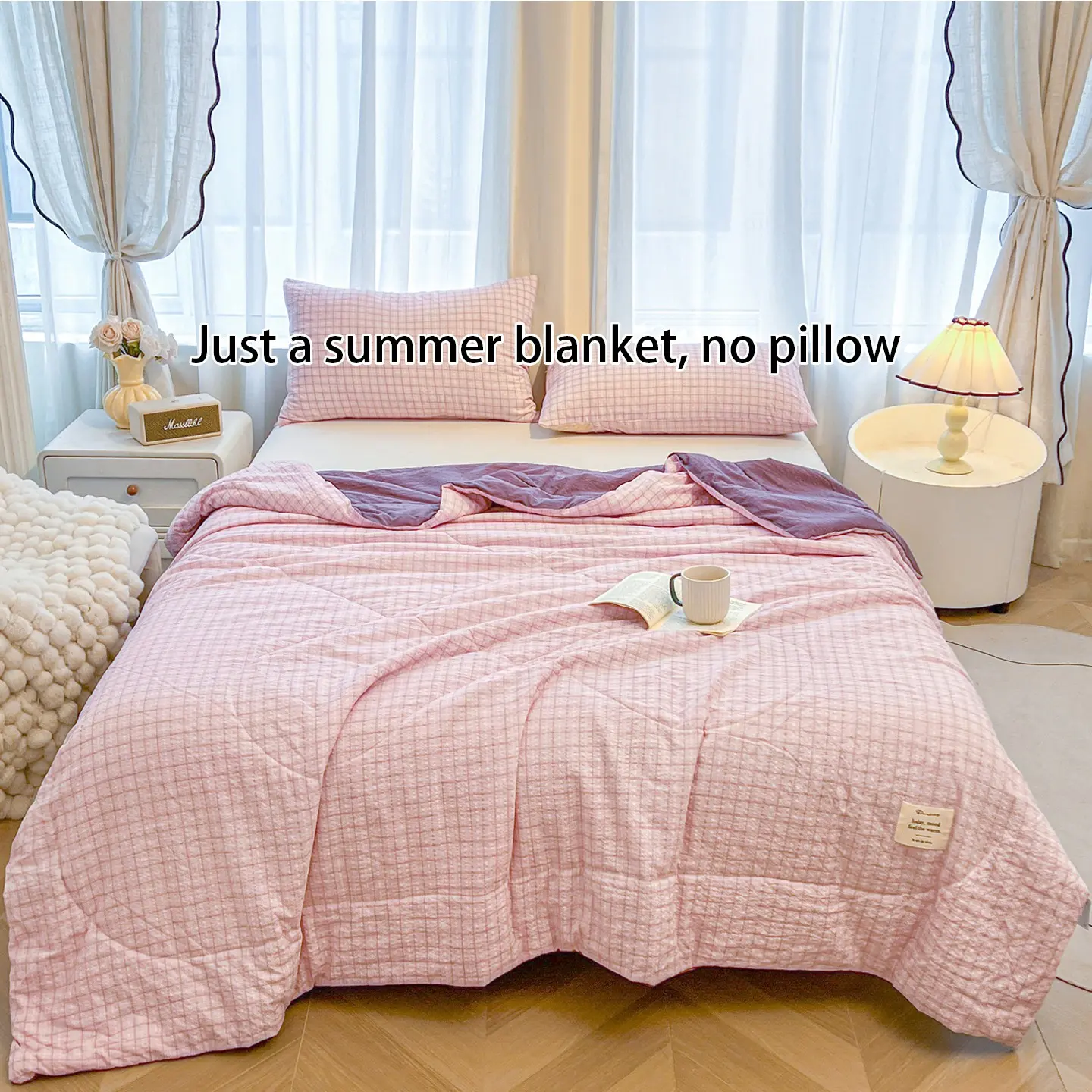 A summer quilt with a puffy texture and a purple-and-white checkered pattern, a soft, skin-friendly air-conditioning quilt, Air Conditioned Quilt, perfect for summer use in bedrooms, offices, and home