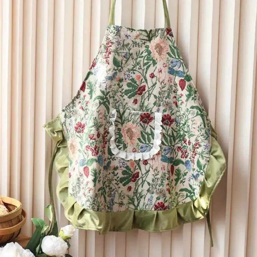 Women's Vintage Floral Jacquard Kitchen Apron, Sleeveless Apron With Lace Ruffle Pocket & Green Ruffle Trim, Adjustable Tie Lightweight Apron for Cooking, Baking, Gardening & Cleaning, Cottagecore Outfit Protector
