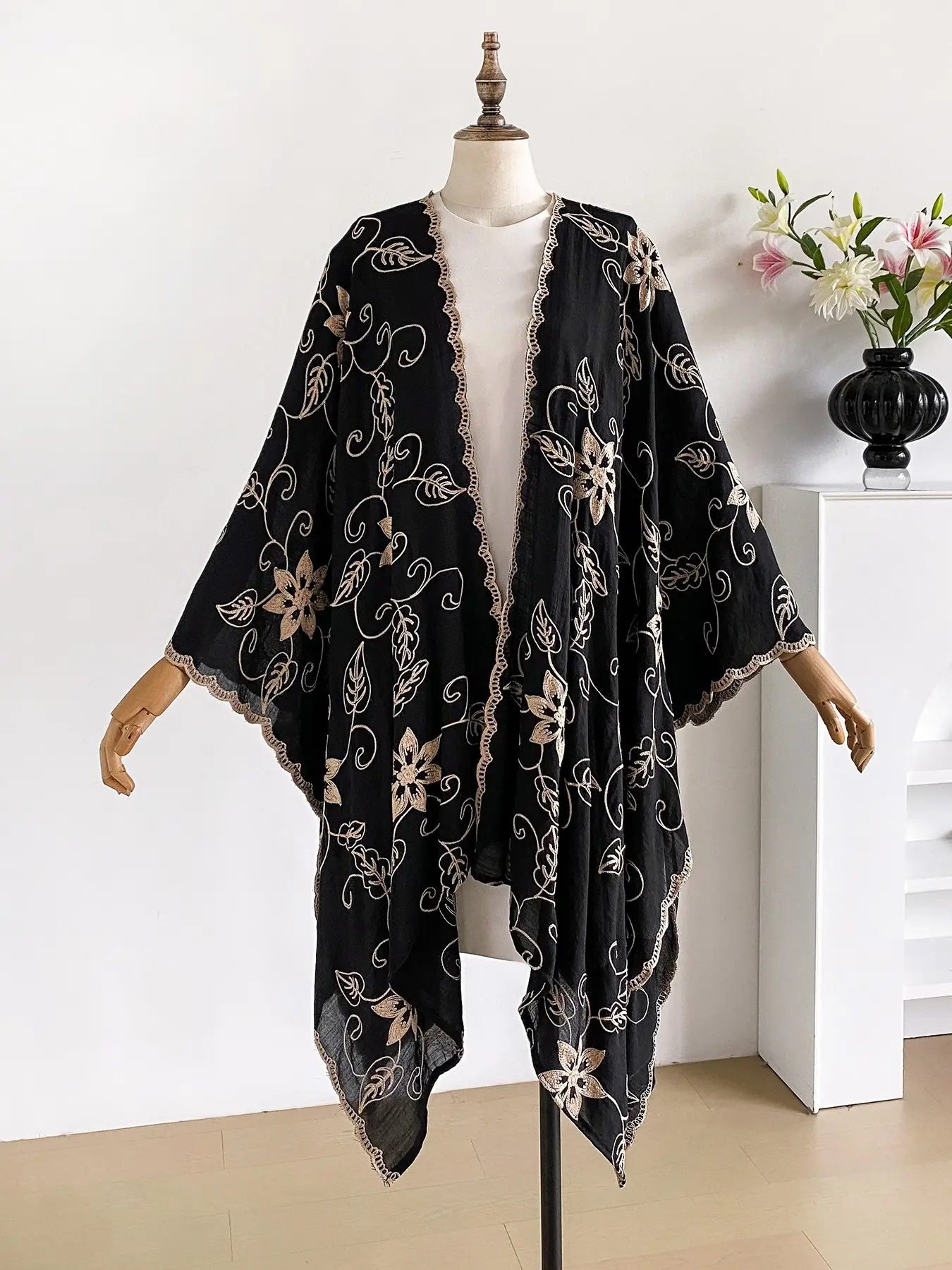 Elegant Leaf Embroidered Split Scarf Shawl, Loose Fit Conceals Belly, Versatile for Beach, Commute, Dates, All Seasons Fashion Embroidery Shawl Wrap Accessory