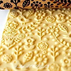 1pc Flowers And Birds Pattern Embossed Wooden Rolling Pin for Baking, Deep Engraved Christmas Cookie Cutter Embossed Cookies, Cute Kitchen Decor DIY Tool, Suitable as a Christmas, Thanksgiving, Mother's Day, or party gift