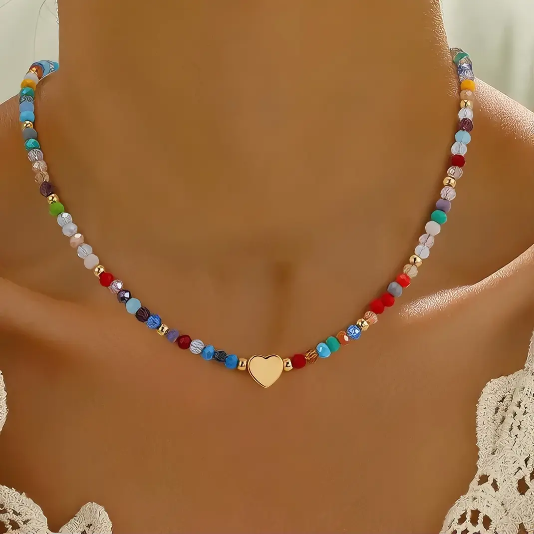 Sicbumi Boho Beaded Heart-shaped Colorful Crystal Necklacefor Women, Natural Turquoise Beaded Necklaces Choker Necklace Natural Cloroful Bead Necklaces for Teen Girls Summer Beach Handmade Boho Jewelry Gift