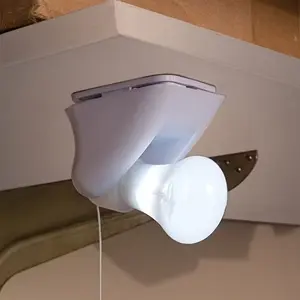 Portable white mini pull‑string light with self‑adhesive pull cord, camping lamp and wall lamp. Easy‑to‑install self‑adhesive LED light, suitable for cabinets, rooms, kitchen, bathroom, portable lighting and emergency use, home decoration lamp