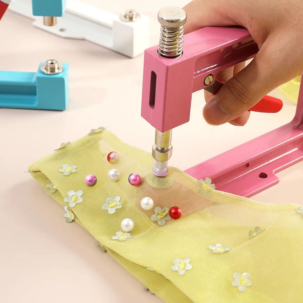 Handheld Pearl Setting Machine Kit - Manual Rivet Press Tool with 5 Dies & Beads for DIY Clothing & Crafts Sewing Supplies Crafts