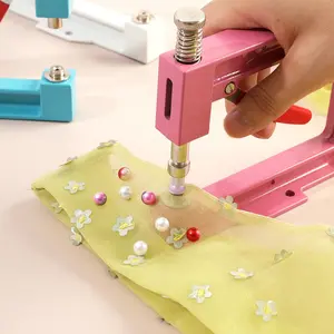 Handheld Pearl Setting Machine Kit - Manual Rivet Press Tool with 5 Dies & Beads for DIY Clothing & Crafts