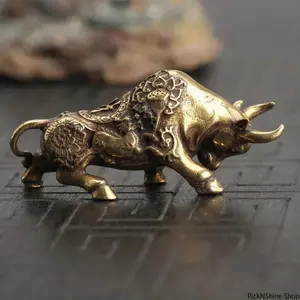 Retro Brass Bull Figurine, Lucky Copper Sculpture, Feng Shui Decoration, Desktop Decorative Ornament, Room Decorations for Home Office Desk Display, Mini Craft Gift