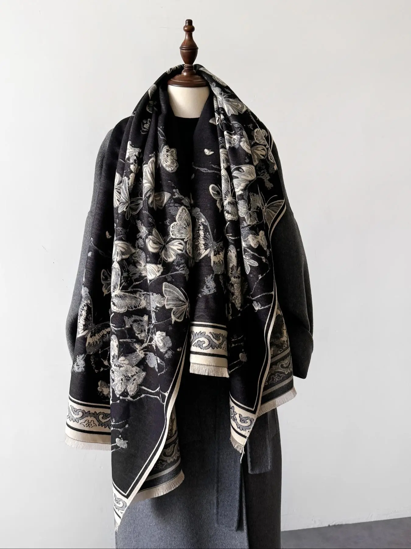Butterfly Print Tassel Detail Scarf, Casual Soft Warm Shawl for Women & Men, Fashion Accessories for Fall & Winter