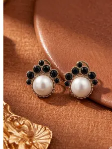 1 pair of retro and elegant pearl studded diamond earrings, suitable for daily commuting, vacation and dating, and also a surprising and exquisite small gift.