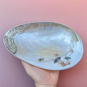Handcrafted Seashell Storage Container with Ornate Border Multi-functional Display Plate for Hotel Party Wedding Decoration
