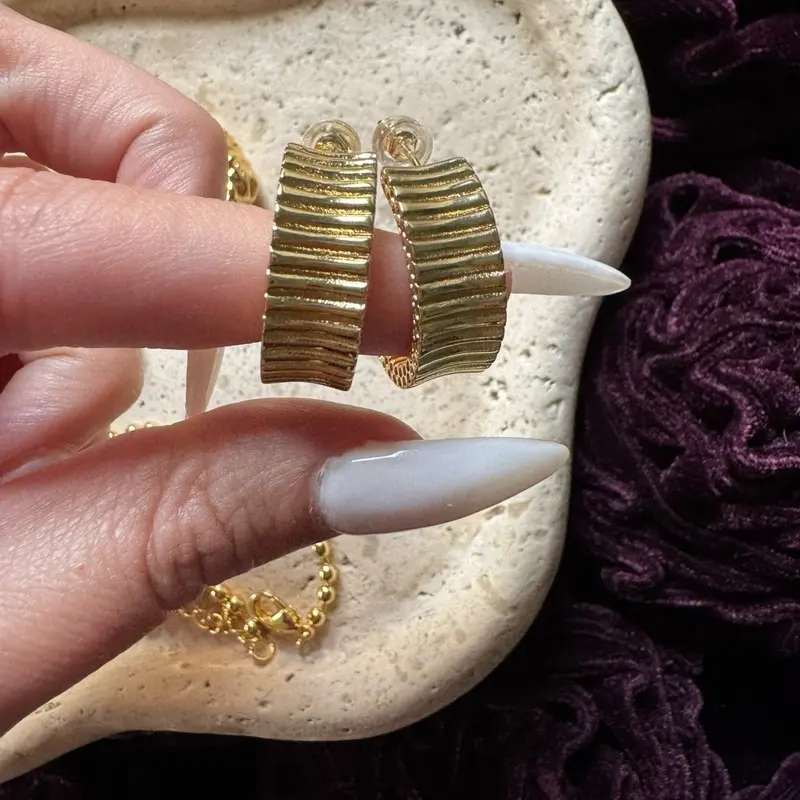 Elara Hoops