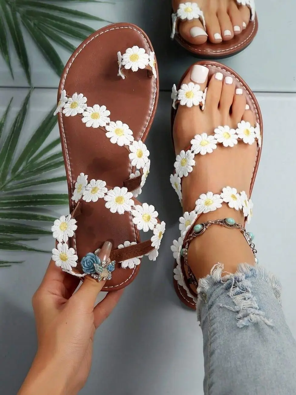 New Plus Size Casual Fashion White Sunflower Flat Sandals, Summer