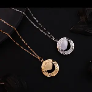 18K Gold Round Photo Locket - Vintage-Style Engraved Pendant Necklace for Girlfriend - Waterproof & Hypoallergenic - Perfect Gift for Anniversaries, Birthdays, Valentine's Day, Christmas