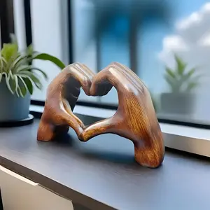 Heart Resin Hand Statue, 18x10 Cm Romantic Sculpture, Beautiful Wood Grain Design, Modern Home and Desktop Art Decoration