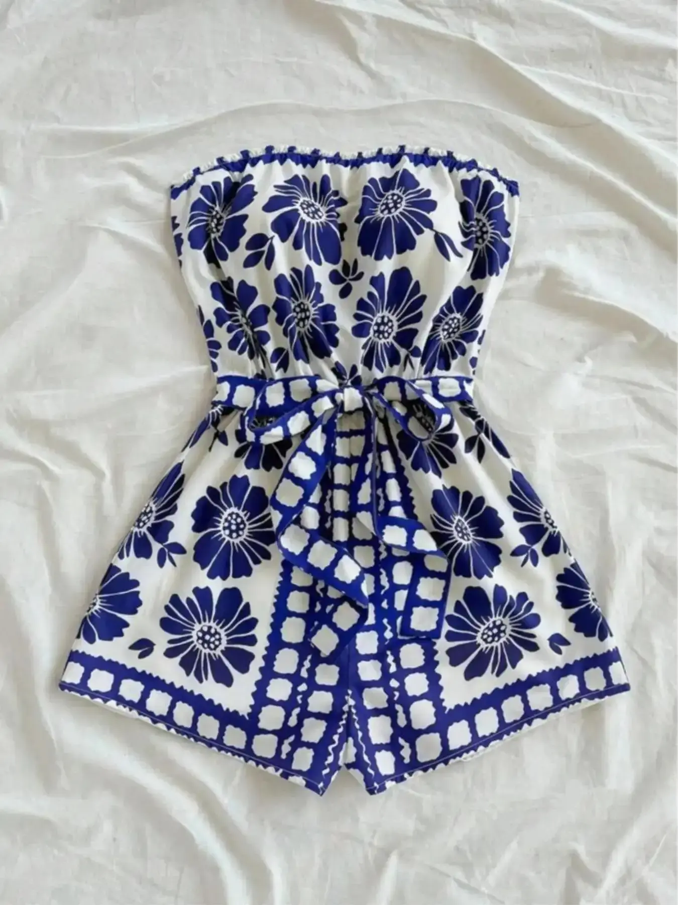 Women's All-Over Floral Print Knot-Front Tube Romper Casual Strapless Belted for Summer Fashion Clothing Beach Holidays and Vacations Womenswear flattering fit seasonal musthave easy care versatile style