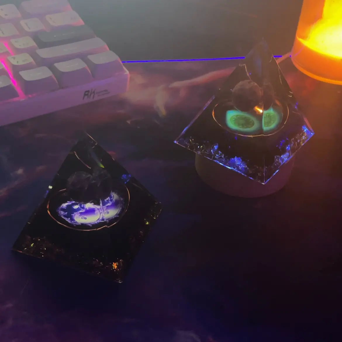 Orgone Crystal Pyramid For Wealth, Positivity & Peace | Crystal Orgonite | Meditation Crystal Decor |  Home Decor Gift | Strength – Meditation - Yoga - Reiki - Healing Crystal Gemstone Pyramid