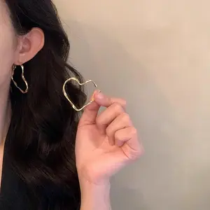 Irregular heart earrings - unique, statement-making, high-end earrings for women. suitable for round and square faces, adding a touch of elegance