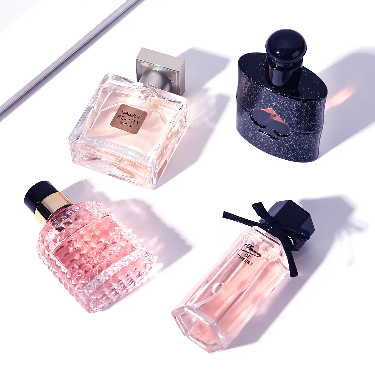 Women's Perfume Set: 4 floral and fruity fragrances in agift box, 105ml total (3.50z). Perfect for gifting or personaluse, elegant and timeless scents for any occasions