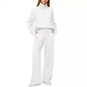 Thick, warm two-piece suit for women, oversized half-zip sweatshirt, wide-leg jogging pants, leisure suit